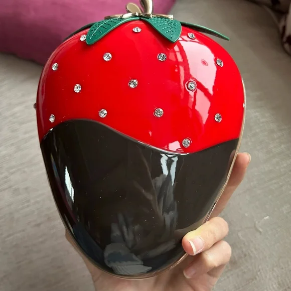 Kate Spade Creme de la Creme Dipped Strawberry Clutch (rare) - Picture 3 of 6